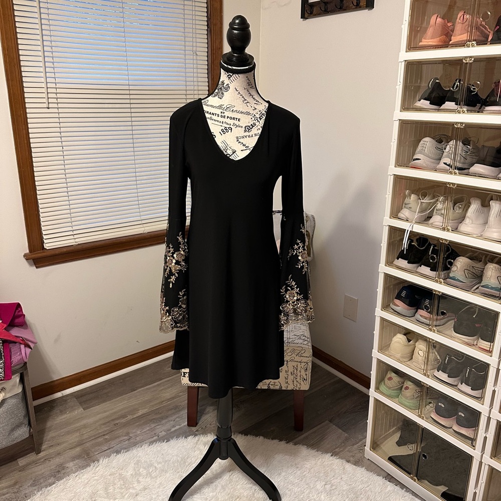 Black‎ and gold bell sleeve dress